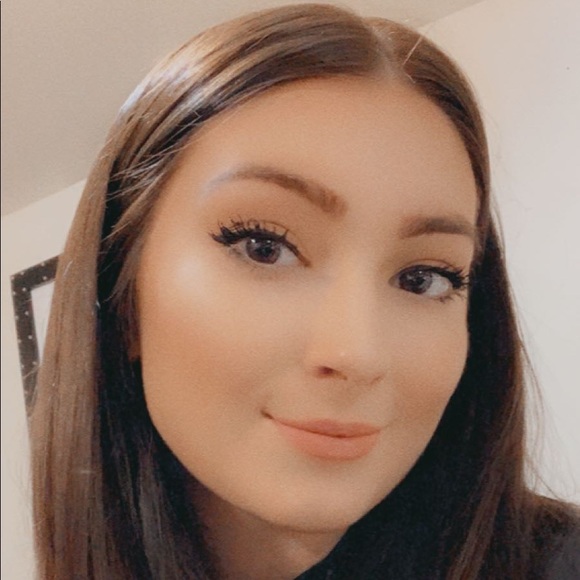 Meet your Posher, Monica - Picture 1 of 3